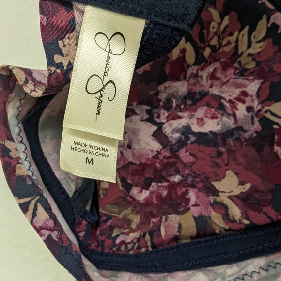 Jessica Simpson 3 Piece Set Bralette With Flirty Thongs - Picture 8 of 10